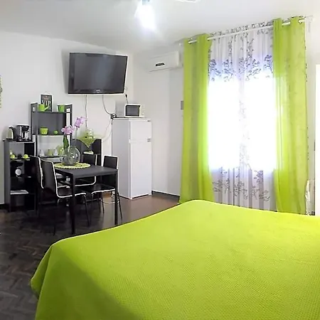 Green Holiday Villa Apartment *