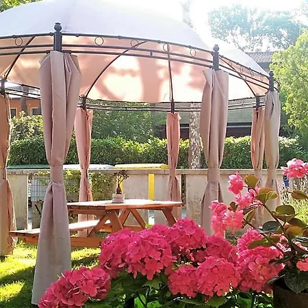 Green Holiday Villa Apartment